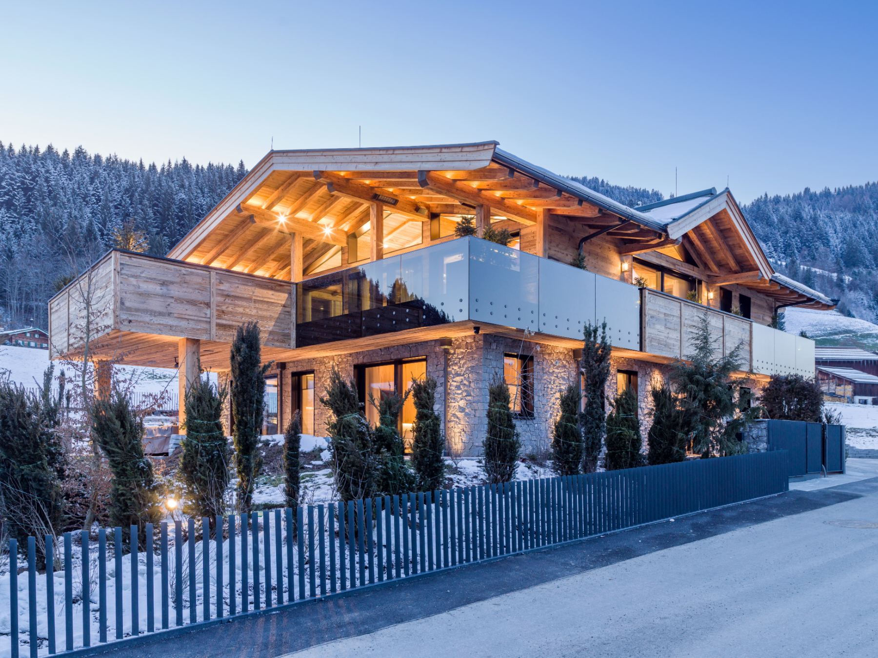 Chalet Das Kaiser am Abend in den Kitzbüheler Alpen